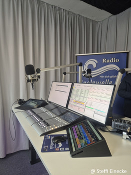 Sendeplatz im Radiostudio mit Ton- und Informationstechnik