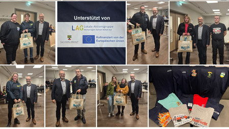 Übergabe der T-Shirts an die Gewinner 