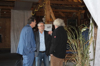 Gruppe von 3 Männern im Gespräch