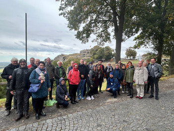 Exkursionsteilnehmenden auf der Burg- und Festungsruine Regenstein 